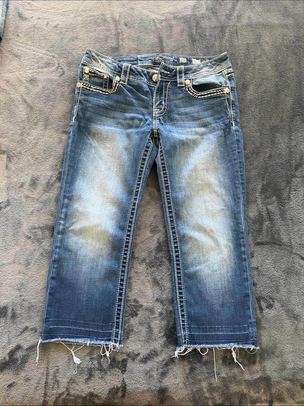 Miss Me Medium Blue Washed Cropped Jeans with Frayed Hem